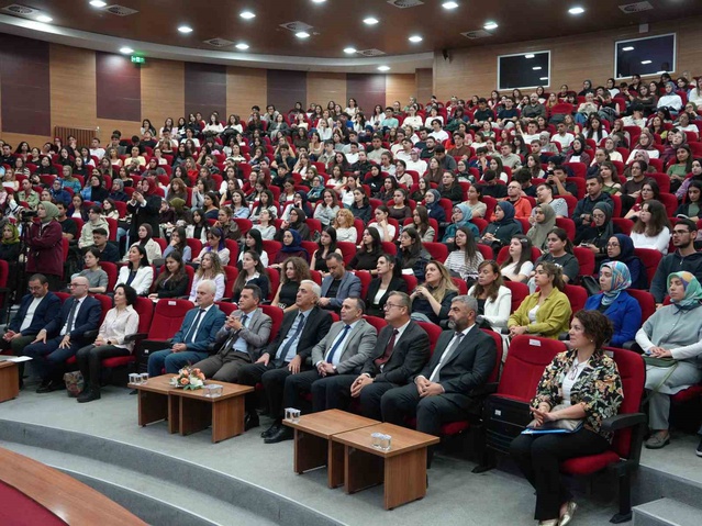 Kastamonu Üniversitesi Rektörü, öğrencilere teknolojiye mesafe koymayacaklarını söyledi