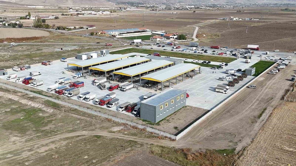 Kayseri\'de şap hastalığı tedbirleri kapsamında canlı hayvan pazarı geçici kapatıldı