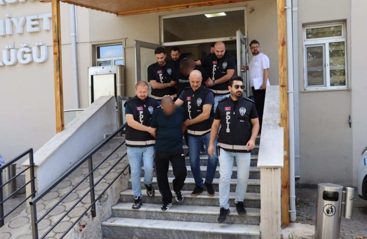 Lüleburgaz\'da şüphelilerin attığı poşette 197 bin 750 TL çıktı, 2 şüpheli tutuklandı