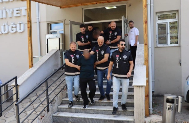 Lüleburgaz'da şüphelilerin attığı poşette 197 bin 750 TL çıktı, 2 şüpheli tutuklandı