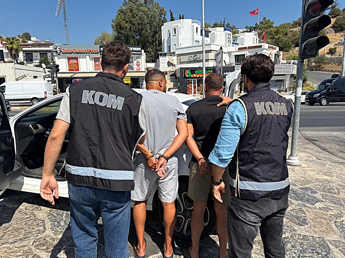 Sahte kimlik ve pasaportla Bodrum\'a geldi! Fransa\'nın kırmızı bültenle aradığı isim yakalandı