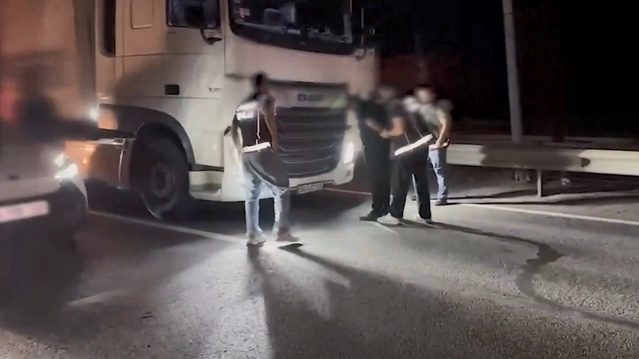 Yakıt tankında 224 kilo sıvı metamfetamin bulunan TIR Kuzey Marmara'da durduruldu