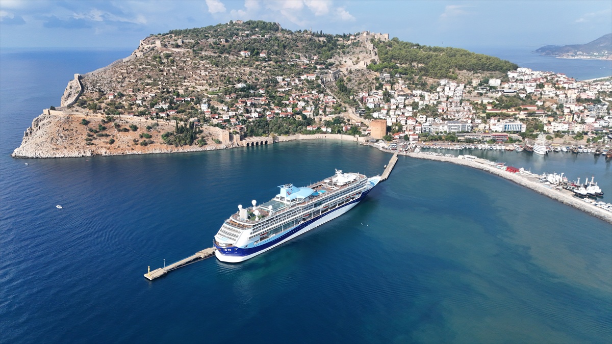 Marmaris\'ten Alanya\'ya gelen Marella Discovery 1765 turist getirdi