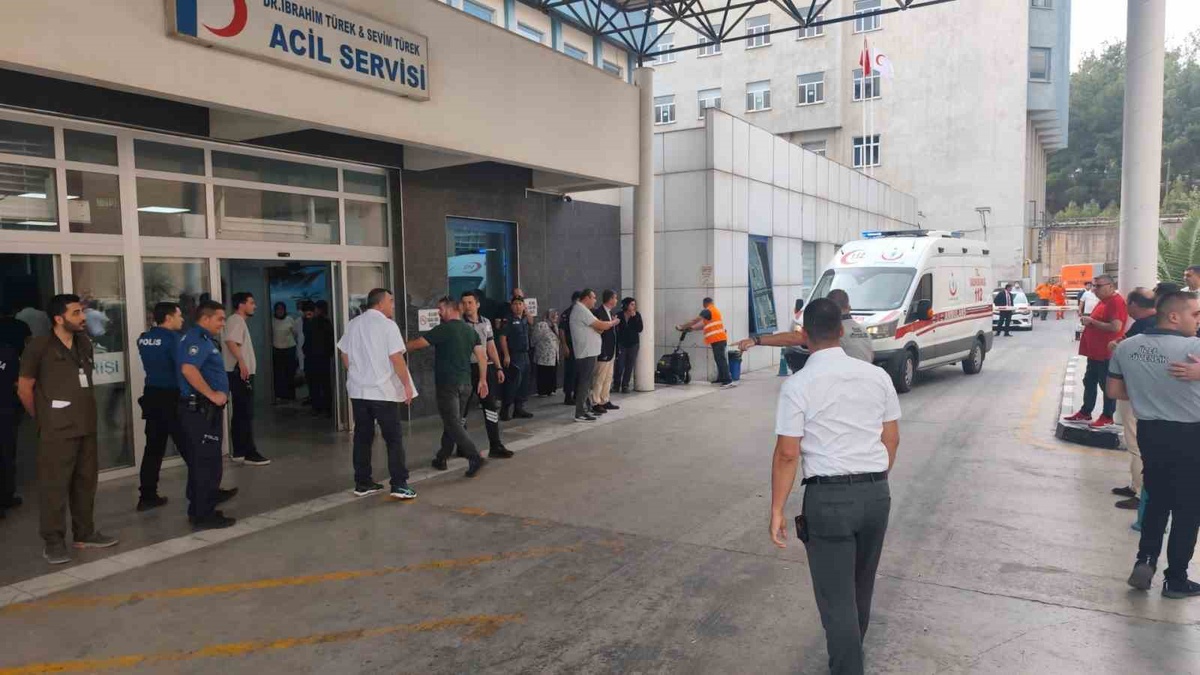 Manisa Turgutlu\'da servis bekleyen öğrencilere ateş açıldı, 11 öğrenci yaralandı