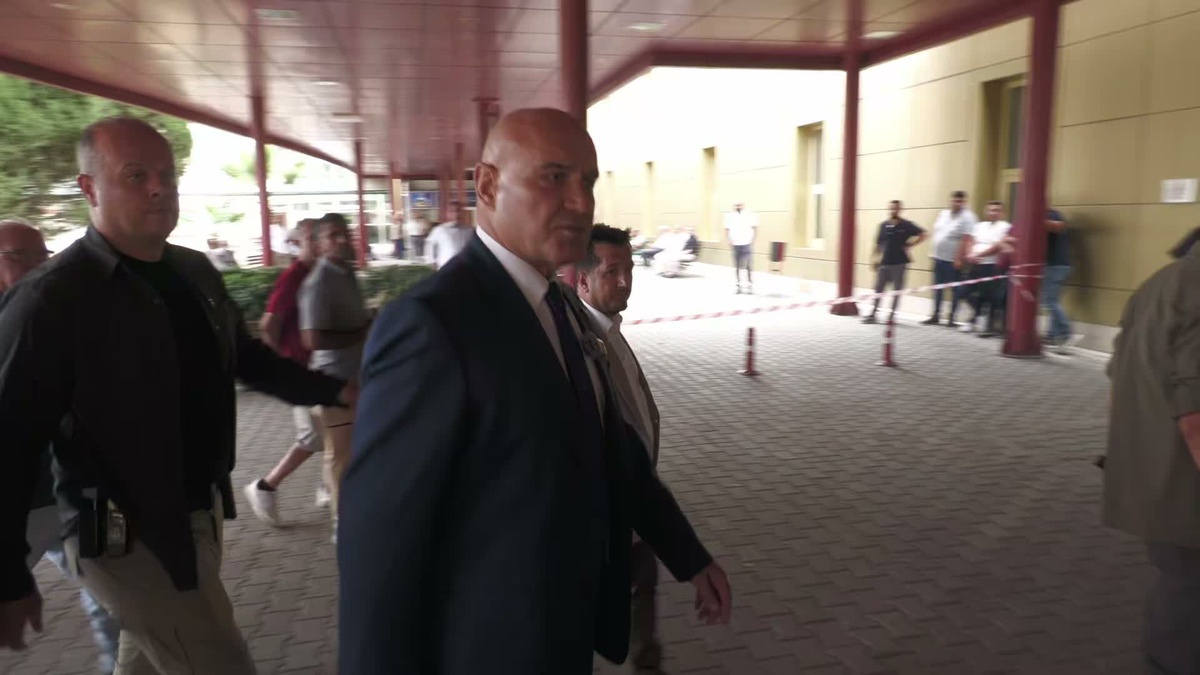 Manisa Turgutlu\'daki saldırıda yaralanan 11 öğrenciyi İYİ Partili Çömez ziyaret etti