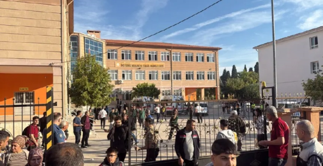 Manisa'da okula silahlı saldırı! 2'si ağır 11 öğrenci yaralandı, 4 kişi gözaltında