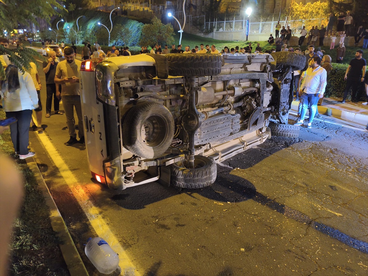 Mardin Artuklu\'da pikap ve otomobilin çarpıştığı kazada 1 kişi yaralandı