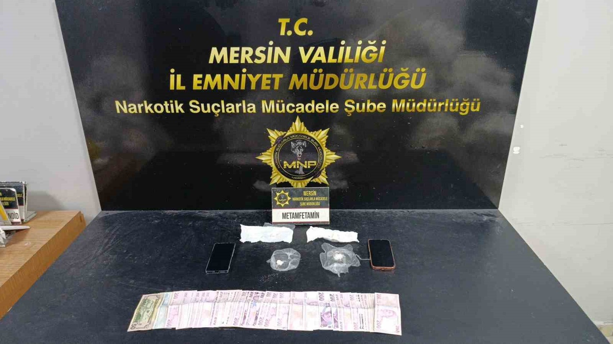 Mersin\'de 257 bin 762 adet sentetik ecza ele geçirildi, 12 şüpheliden 5\'i tutuklandı