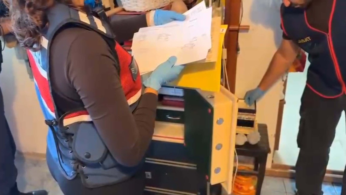 Muğla Bodrum merkezli operasyonda örgüt elebaşı dahil 12 şüpheli gözaltına alındı