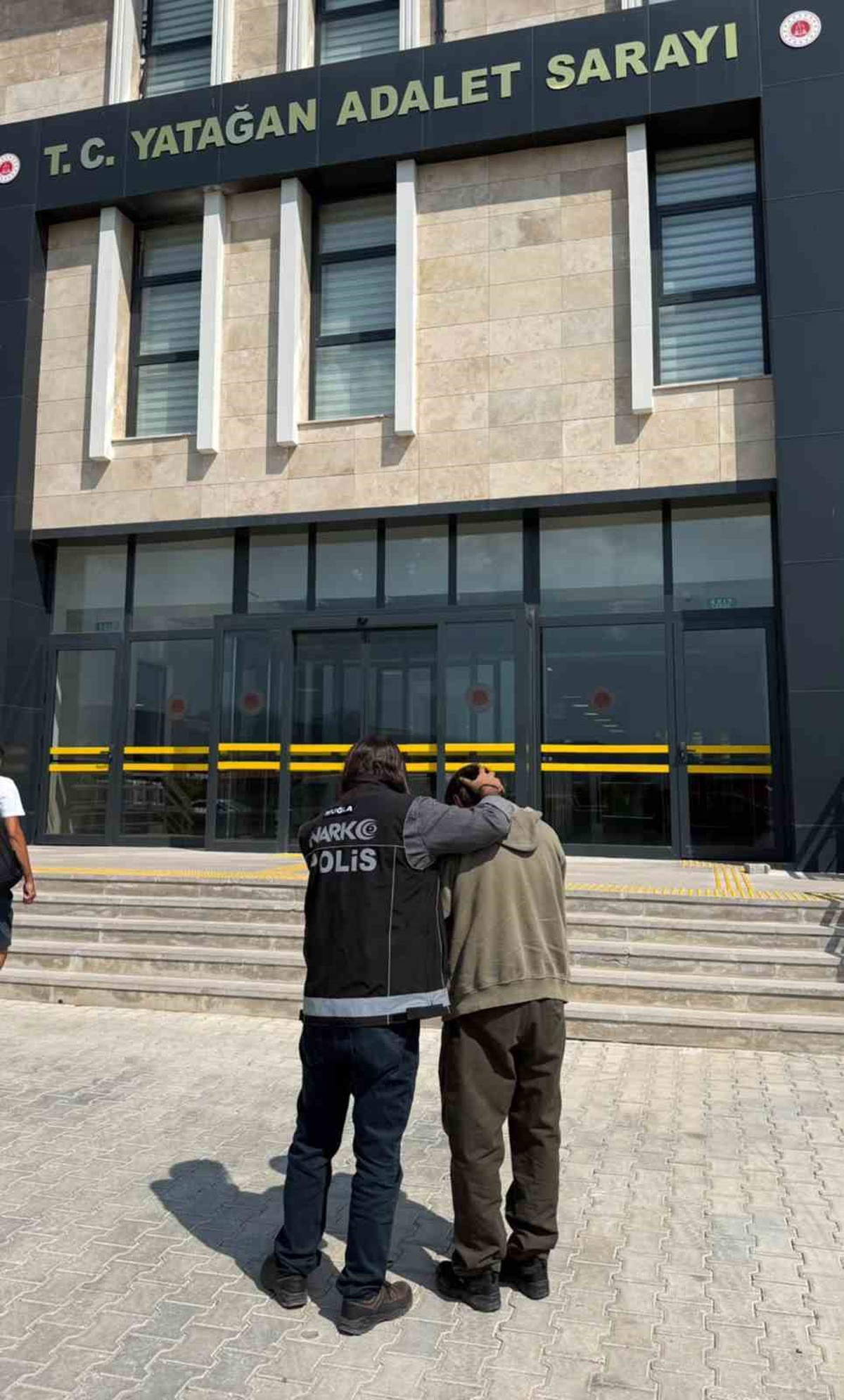 Muğla\'da uyuşturucu aramalarında 12 bin 918 gram esrar bulundu, 2 şüpheli tutuklandı
