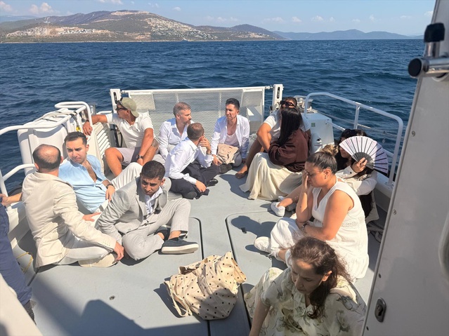 Sahil Güvenlik Muğla Milas açıklarında 4'ü çocuk 12 düzensiz göçmen yakaladı