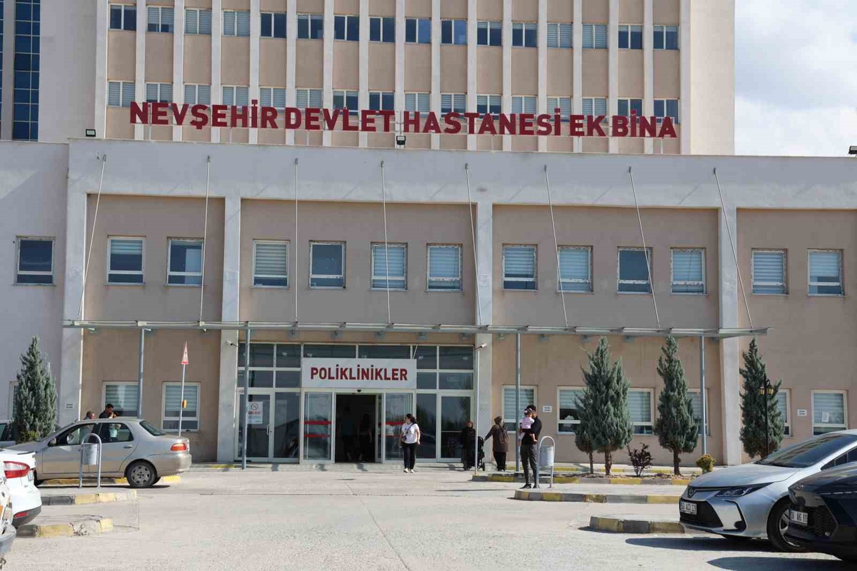 Nevşehir\'de doktor dahil 3 kişi para iddiasıyla tutuklandı, 9 kişi gözaltına alındı