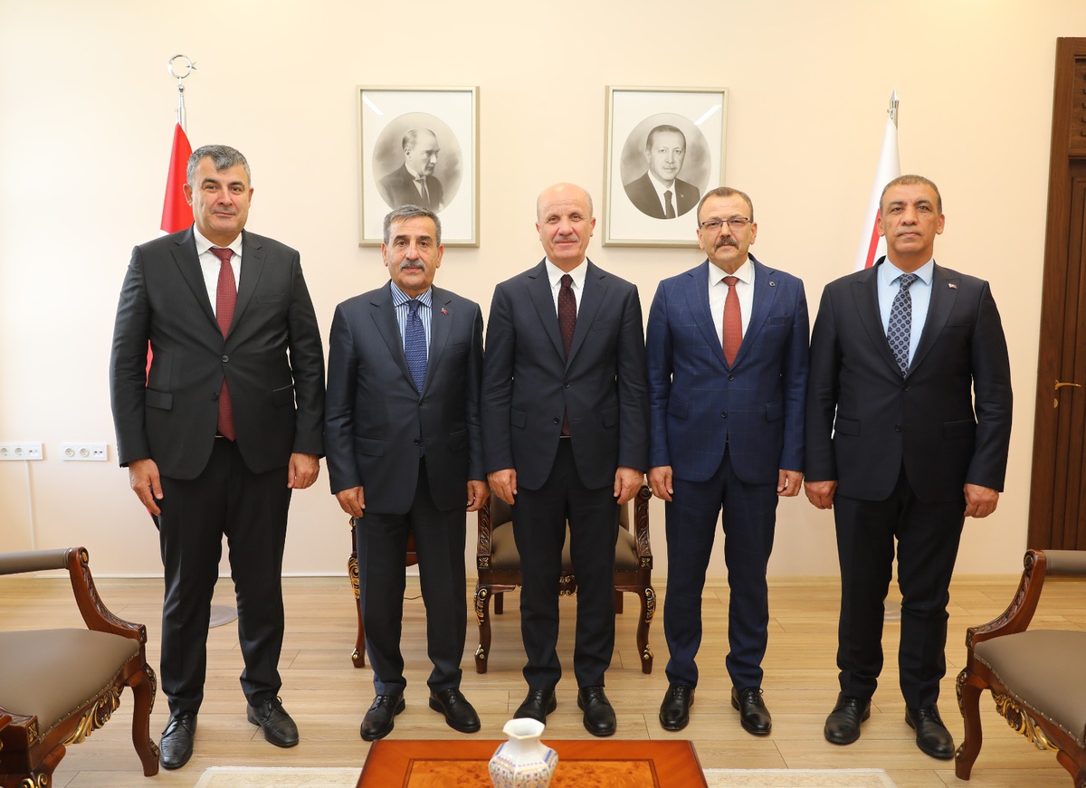 Kahveci, YÖK Başkanı Özvar\'a üniversite hastanesi çalışanlarının taleplerini iletti