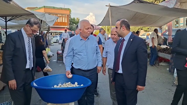 Osmaniye'de pazarcı esnafı YENİ Parti vekillerine 'satış yapamıyoruz' dedi