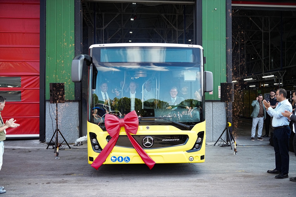 Otokar, Sakarya\'da Mercedes-Benz Conecto\'nun ilk seri üretim aracını hattan indirdi