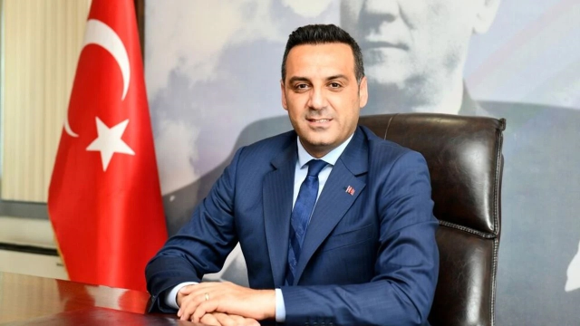 AK Parti'ye geçeceği iddia edilen Çiğli Belediye Başkanı Onur Emrah Yıldız'a ulaşılamıyor