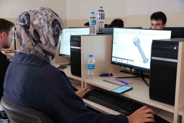 Samsun'da OKA destekli 60 saatlik CAD/CAM eğitimine katılan öğrenciler sertifika aldı