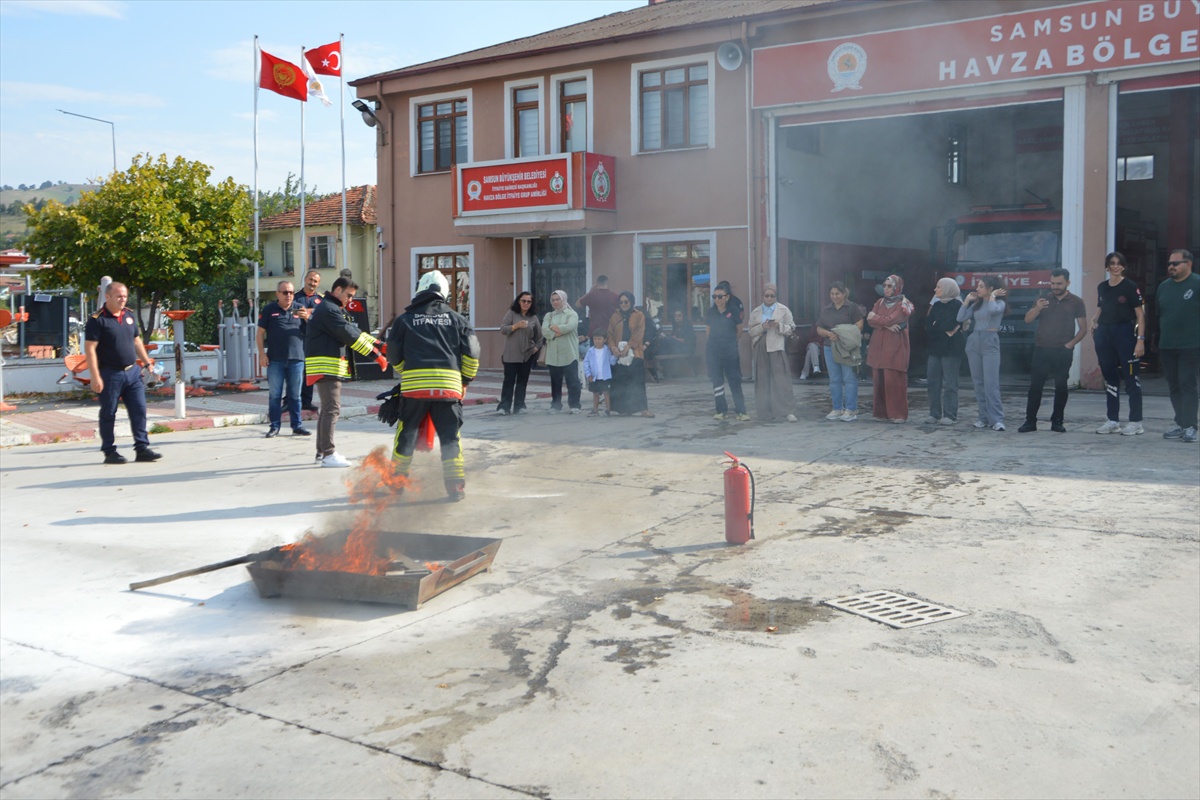 Samsun Havza\'da 112 sağlık ekipleri yangın tüpü kullanımını uygulamalı öğrendi
