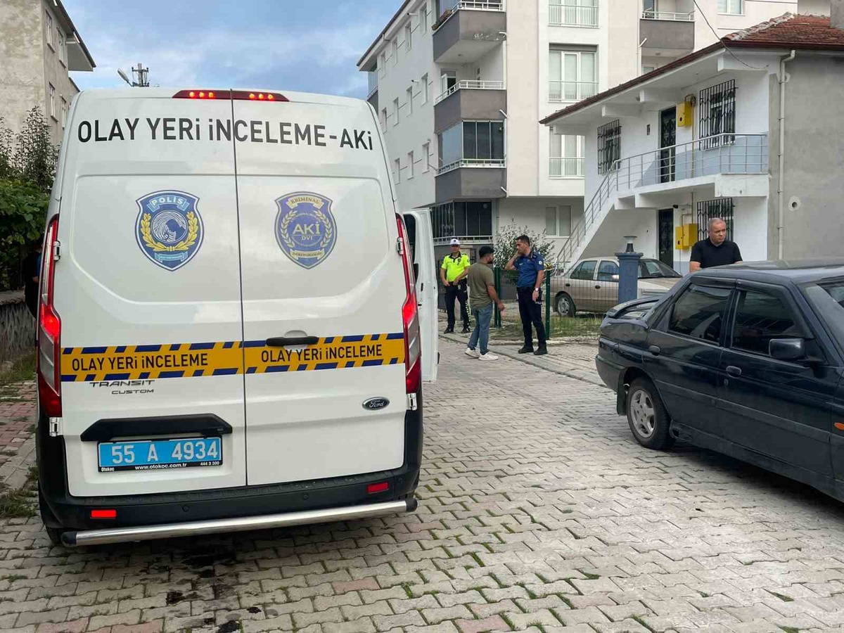 Samsun Kavak\'ta yakınları 49 yaşındaki şahsı evinde silahla vurulmuş halde buldu