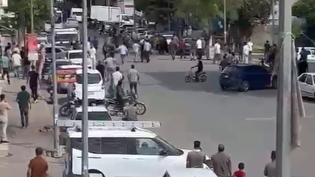Şanlıurfa'da sokak ortasında taşlı sopalı kavga: 9 kişi yaralandı