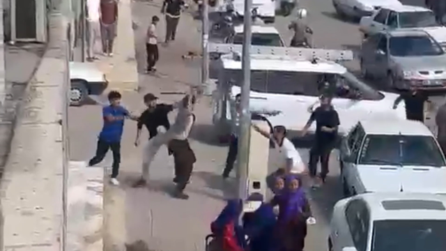 Şanlıurfa'da sokak ortasında taşlı sopalı kavga: 9 kişi yaralandı