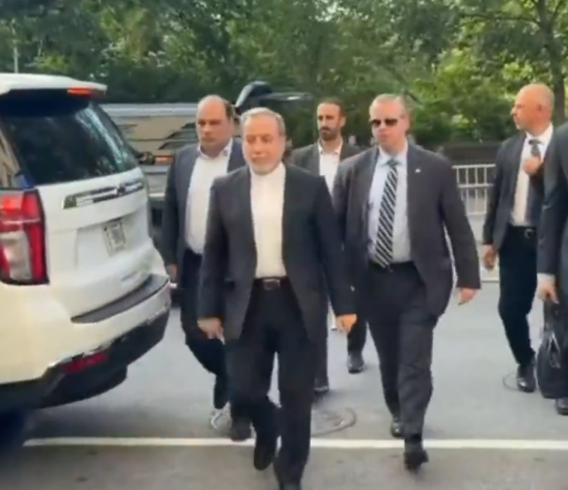 Savaşın gölgesinde kritik ziyaret! Arakçi BM Genel Kurulu için New York'ta