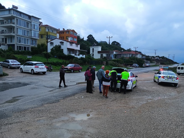Sinop'ta otomobil ile motosiklet çarpıştı, motosiklet sürücüsü yaralandı