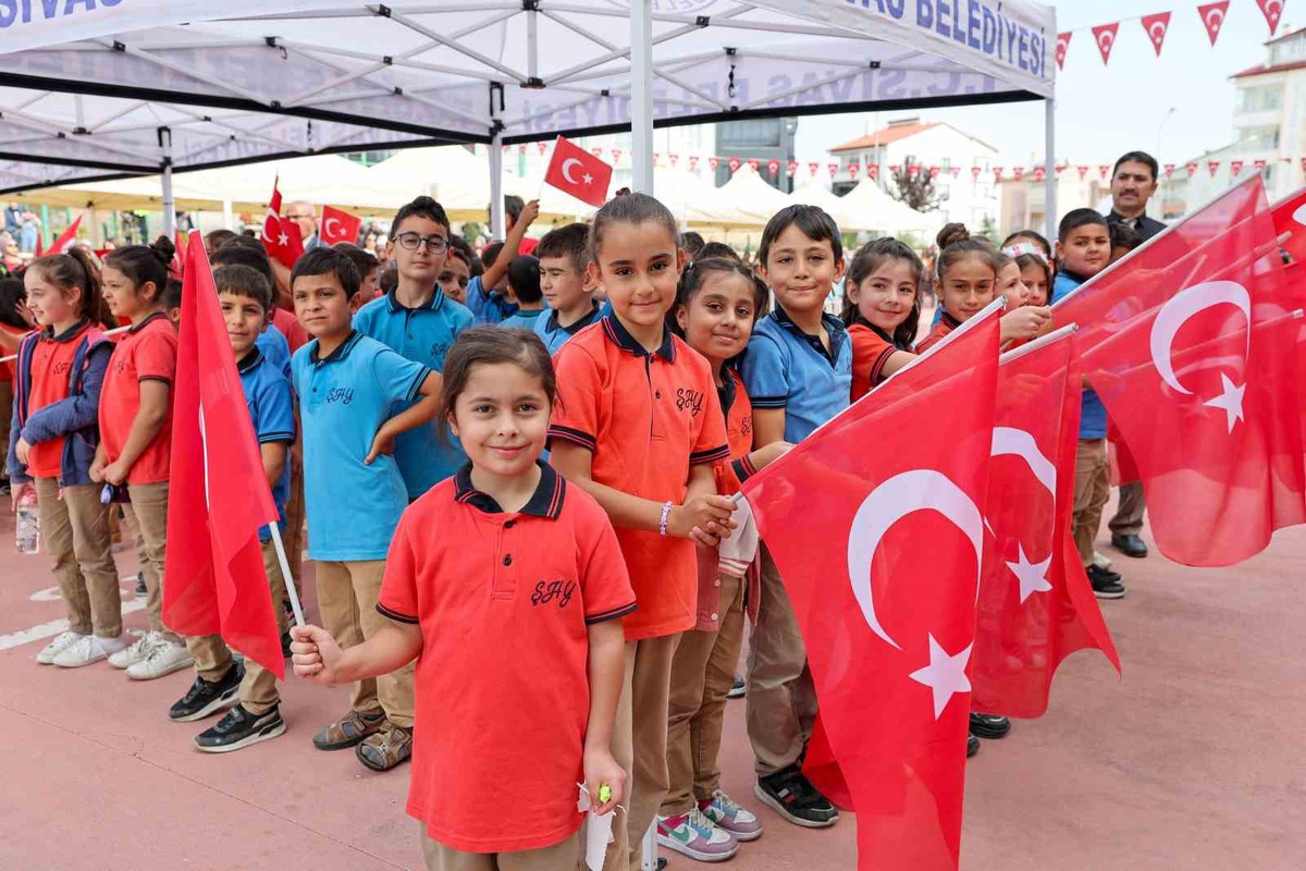 Sivas’ta ilköğretim haftası kutlandı