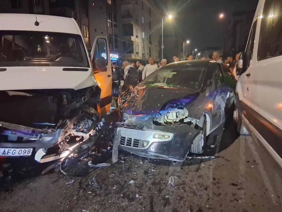 Çerkezköy\'de savrulan otomobil minibüse çarptı, sürücüsü 1.67 promil alkollü çıktı