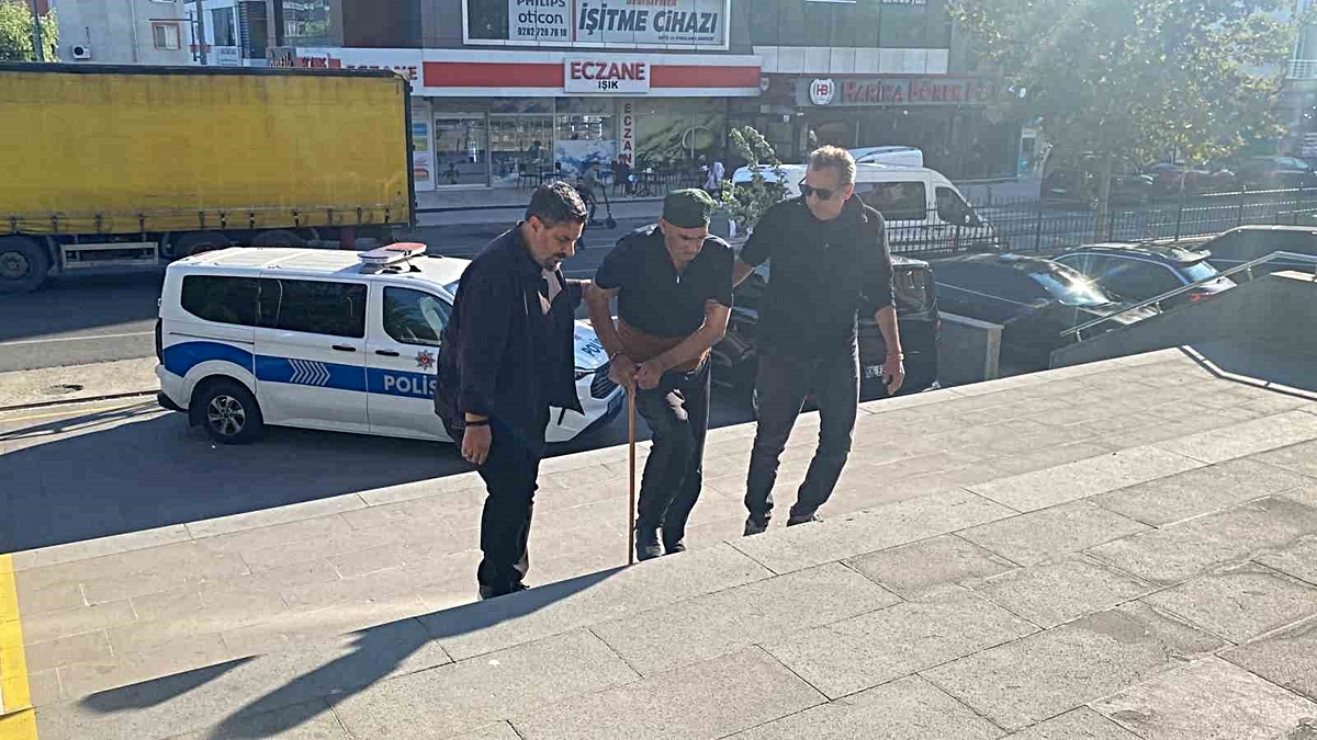 78 yaşındaki karısını satırla öldürdü.. Annenizi öldürdüm, gelin alın