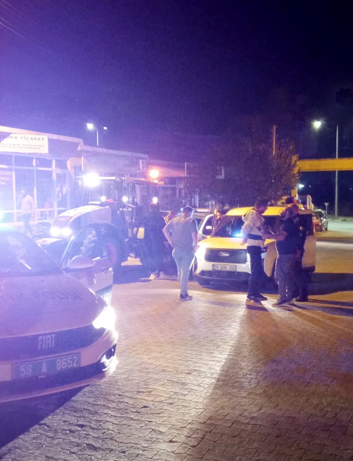 Tekirdağ Muratlı\'da kaçarken polis aracına çarpan traktör sürücüsü gözaltına alındı