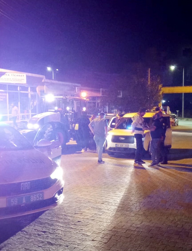 Tekirdağ Muratlı'da kaçarken polis aracına çarpan traktör sürücüsü gözaltına alındı