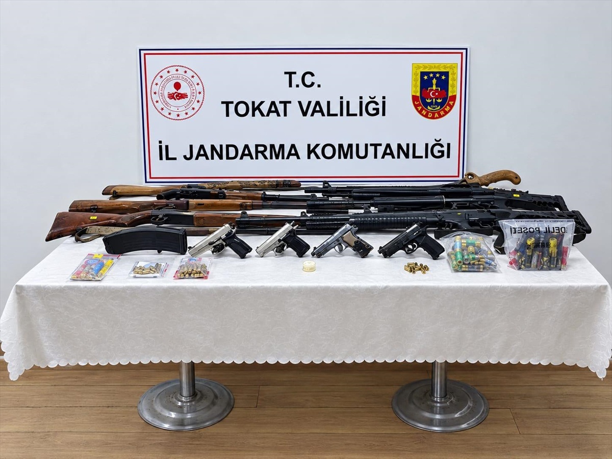Tokat Erbaa\'da silah kaçakçılığı operasyonunda 15 şüpheli gözaltına alındı