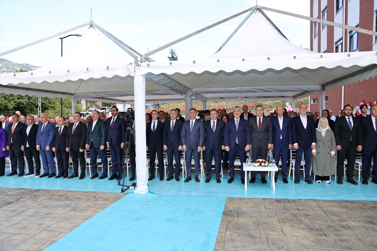Trabzon\'da Hacı Turgut Aydın\'ın yaptırdığı 3 okul ve 150 öğrencilik pansiyon açıldı