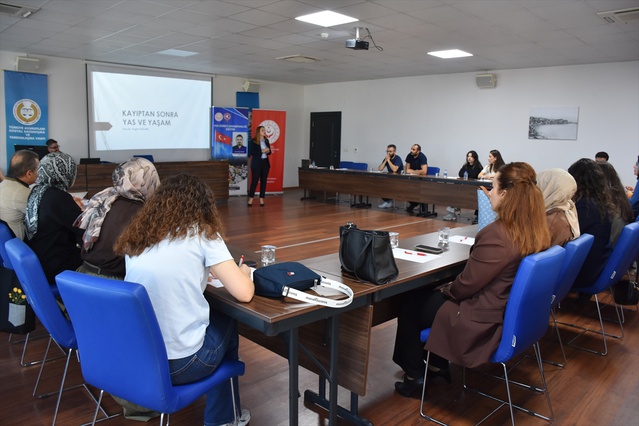 Trabzon'da yas süreci danışmanlığı eğitiminde 'Kayıptan Sonra Yas ve Yaşam' sunuldu
