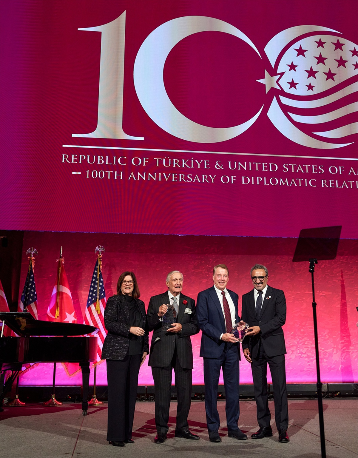 New York\'taki Türkiye-ABD Galası\'nda Rahmi Koç ve Bill Ford\'a onur ödülü verildi