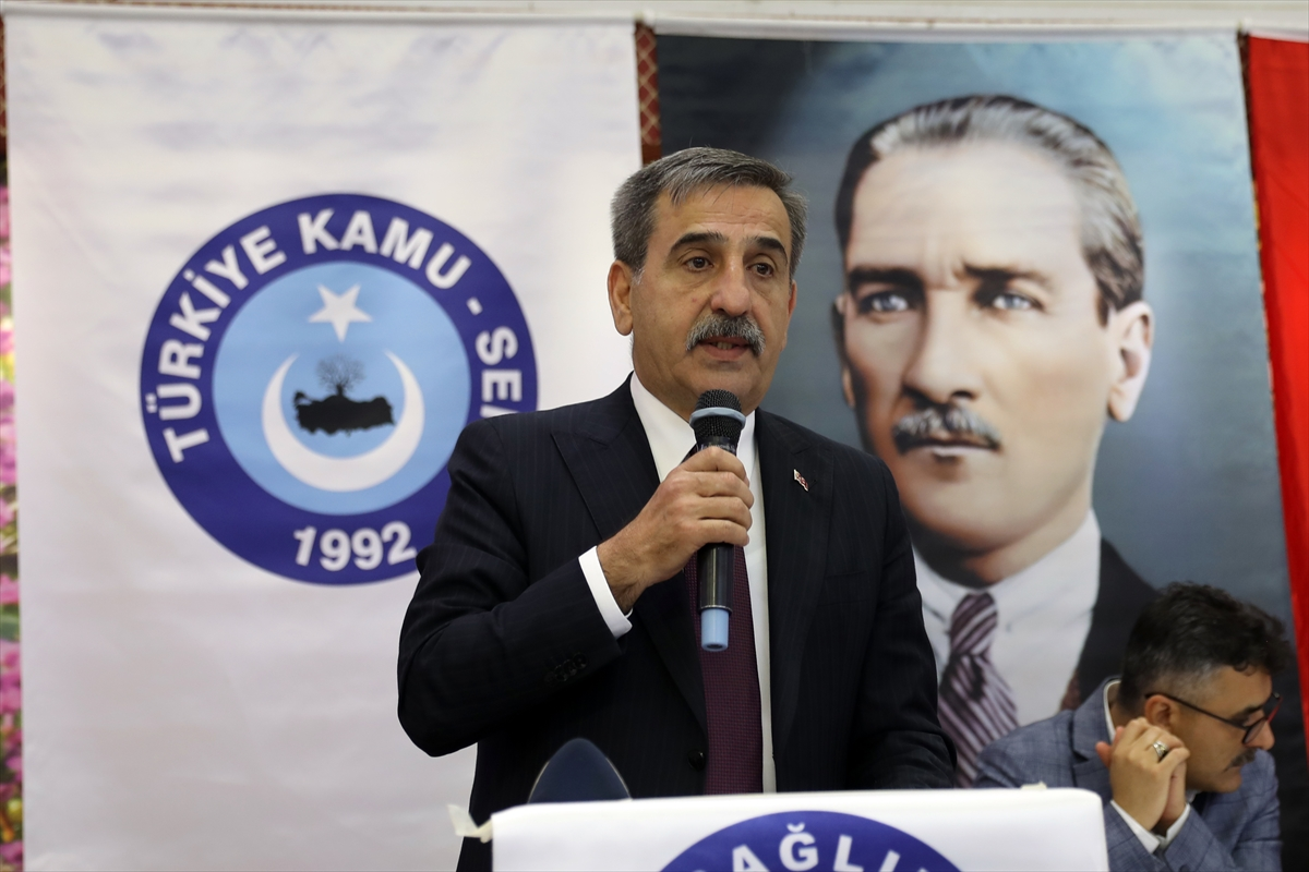 Türkiye Kamu-Sen, Manisa Turgutlu\'daki okul önü silahlı saldırıyı kınadı
