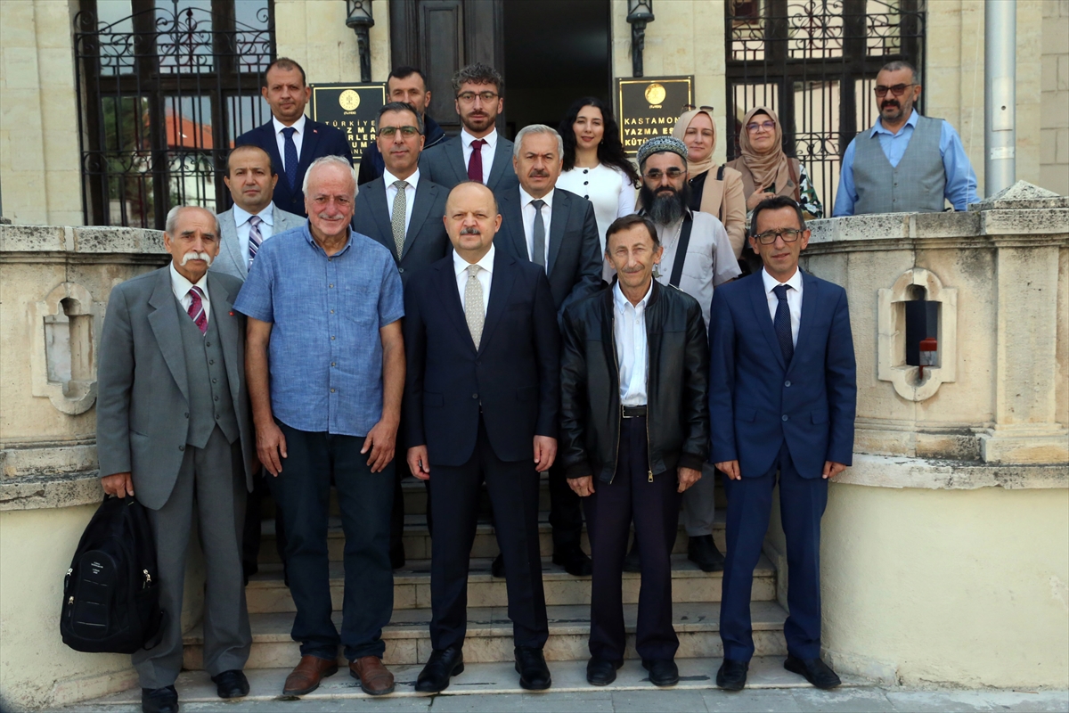 Kastamonu Yazma Eser Kütüphanesine 228 kitap bağışlandı, Vali Dallı teşekkür etti