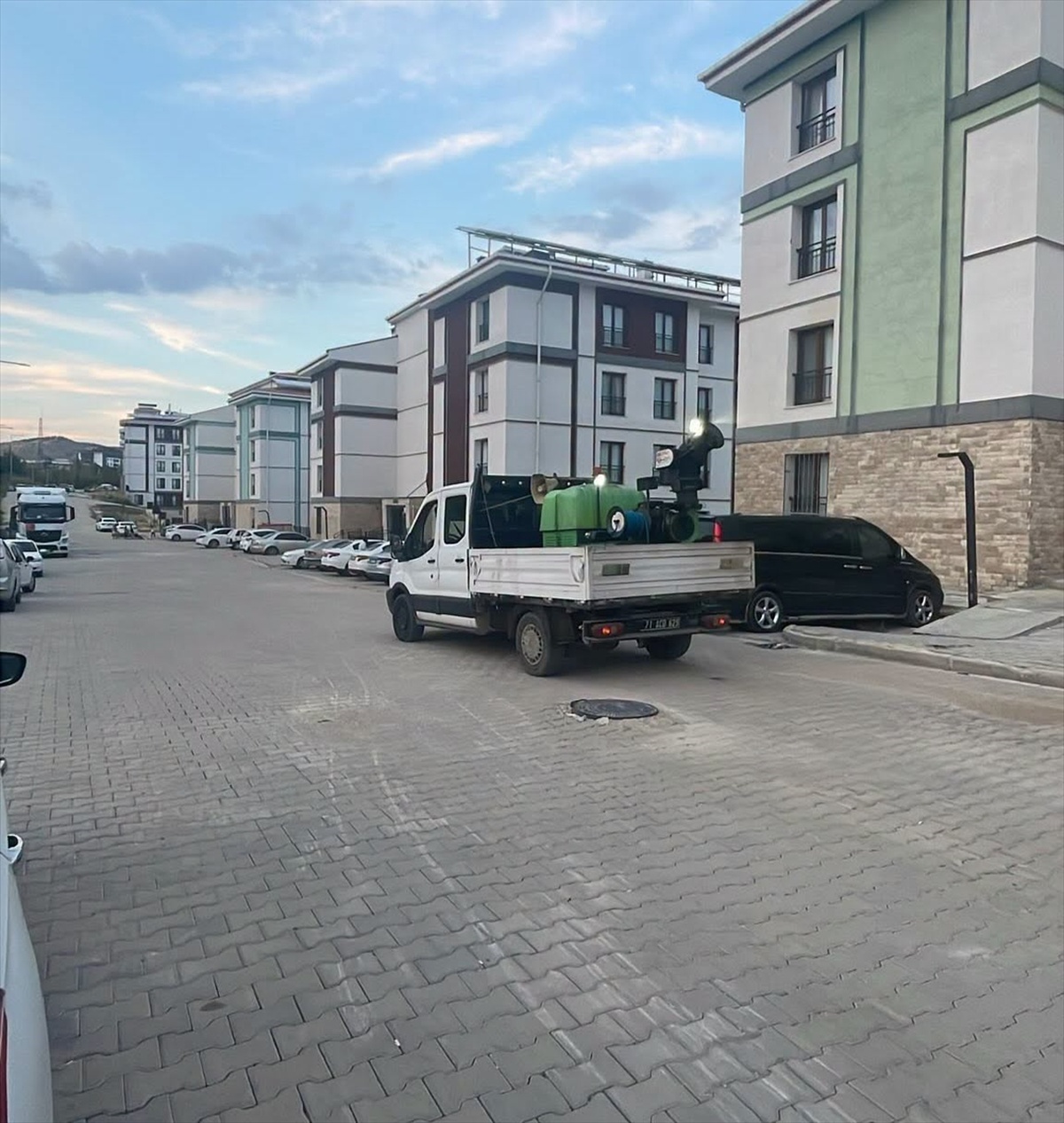 Kırıkkale Yahşihan\'da belediye, mahalleleri sivrisinek ve haşerelere karşı ilaçladı