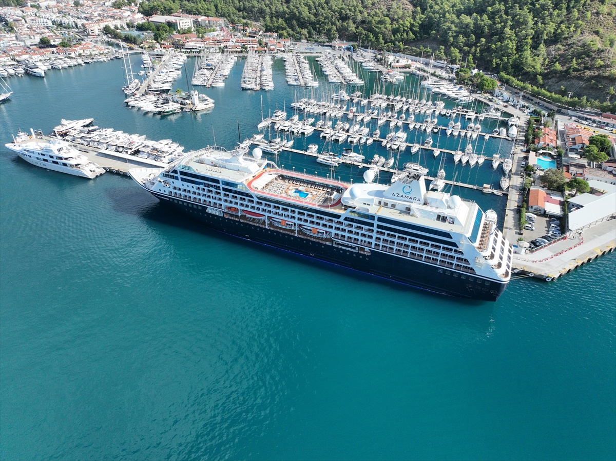 Azamara Onward kruvaziyeri, 668 yolcusuyla Muğla\'nın Marmaris ilçesine yanaştı