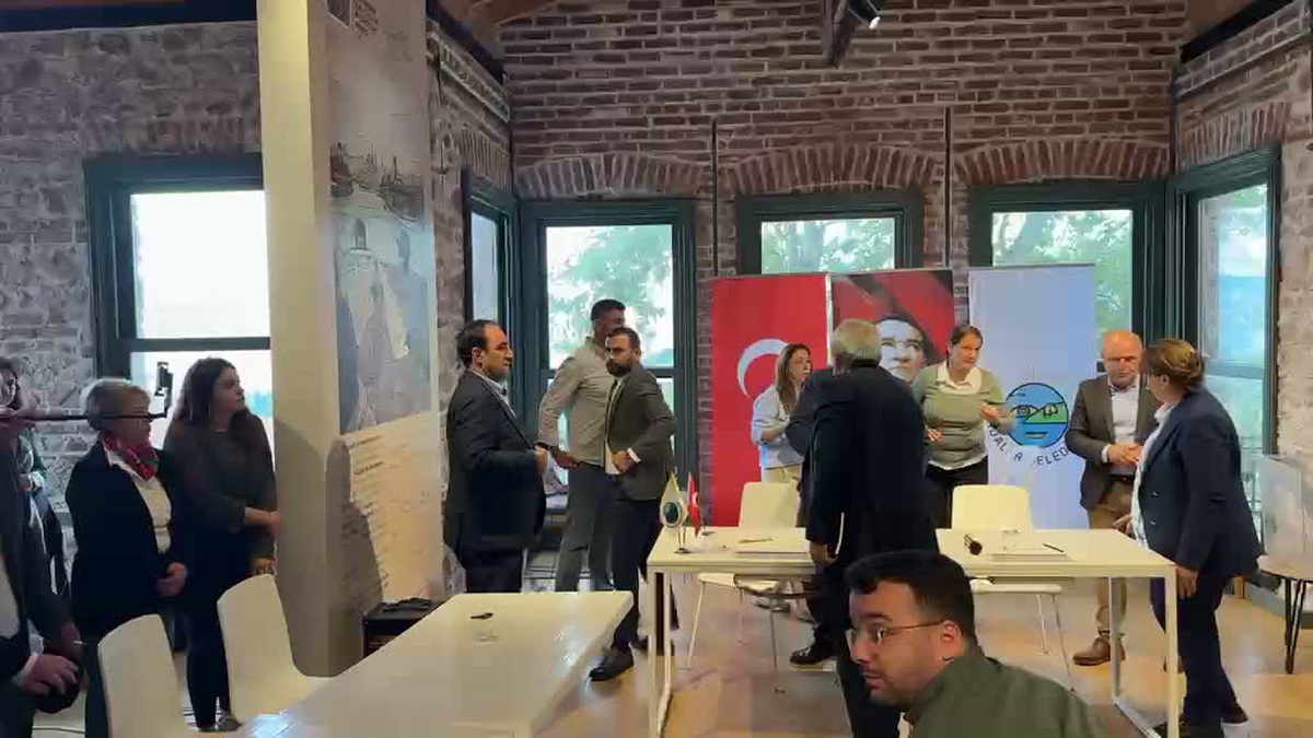 Adalar\'da gergin seçimde AK Partili Kemal Türkyılmaz başkan vekili seçildi