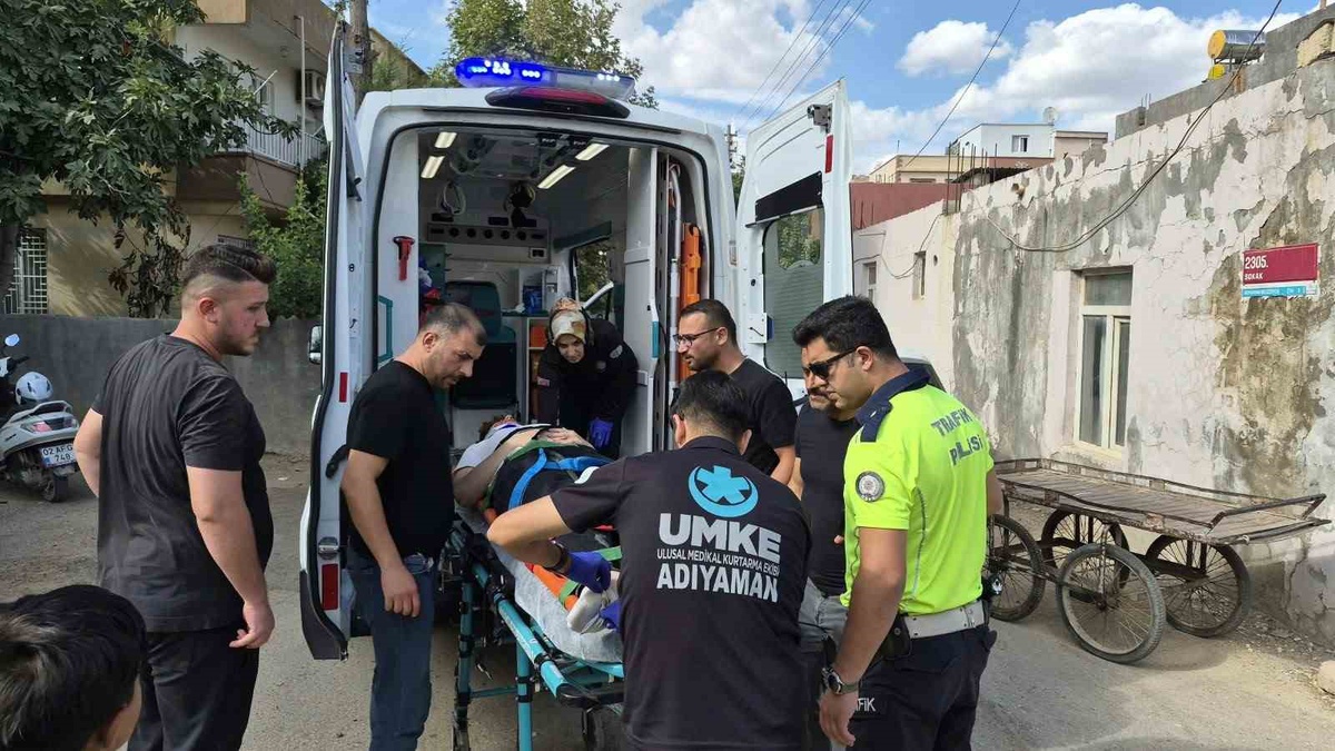 Adıyaman\'da motosiklet ile servis aracı çarpıştı, motosiklet sürücüsü yaralandı