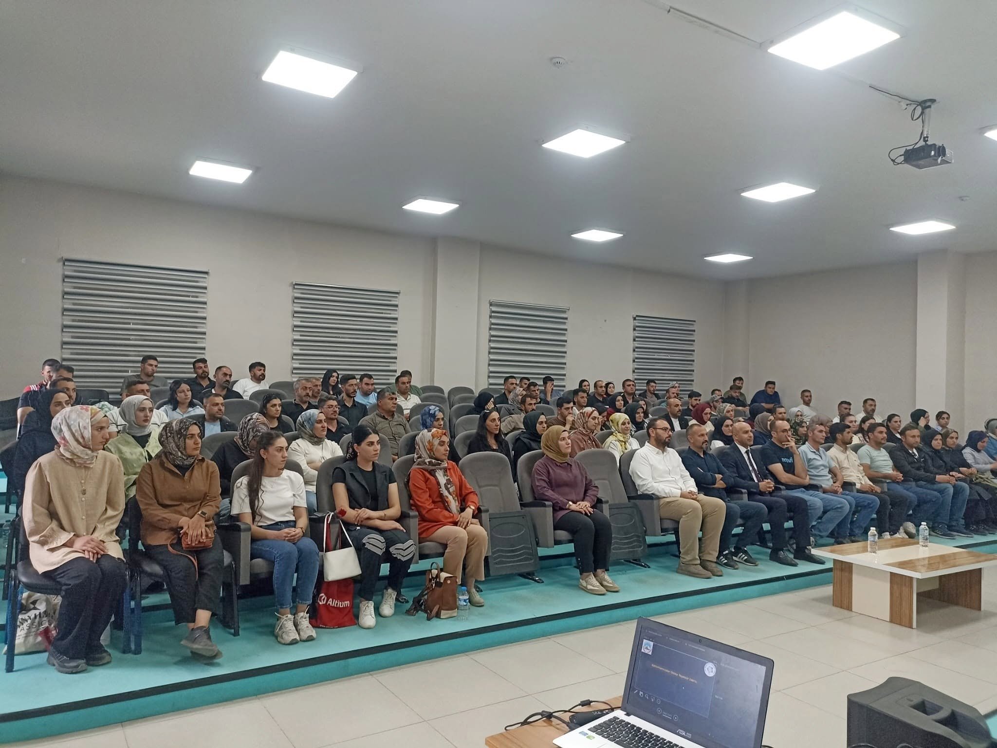 Ağrı'da 100 okul bahçe görevlisine öğrenci güvenliği için 5 günlük eğitim verildi