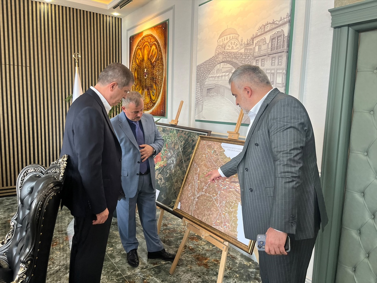 Niksar\'daki projeler Kaymakamlıkta AK Parti Tokat Milletvekili Arslan\'a sunuldu