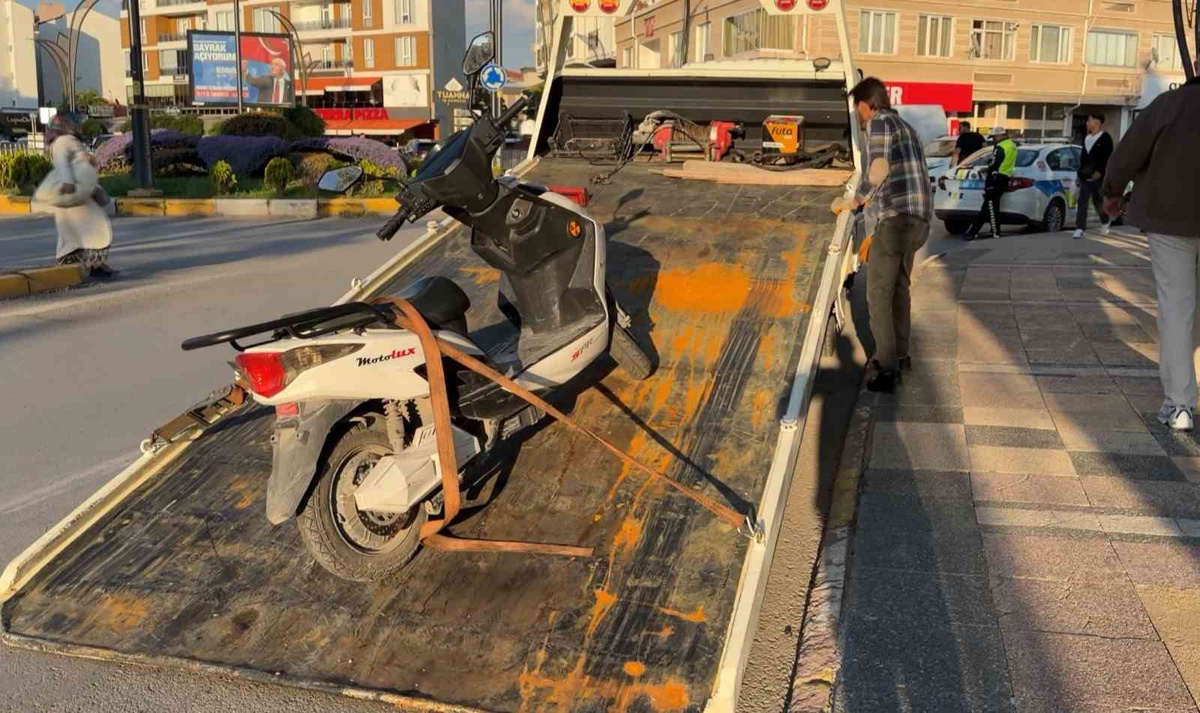 Aksaray\'da plakasız motosiklet sürücüsüne 46 bin lira ceza kesildi, ehliyeti 1 ay alındı