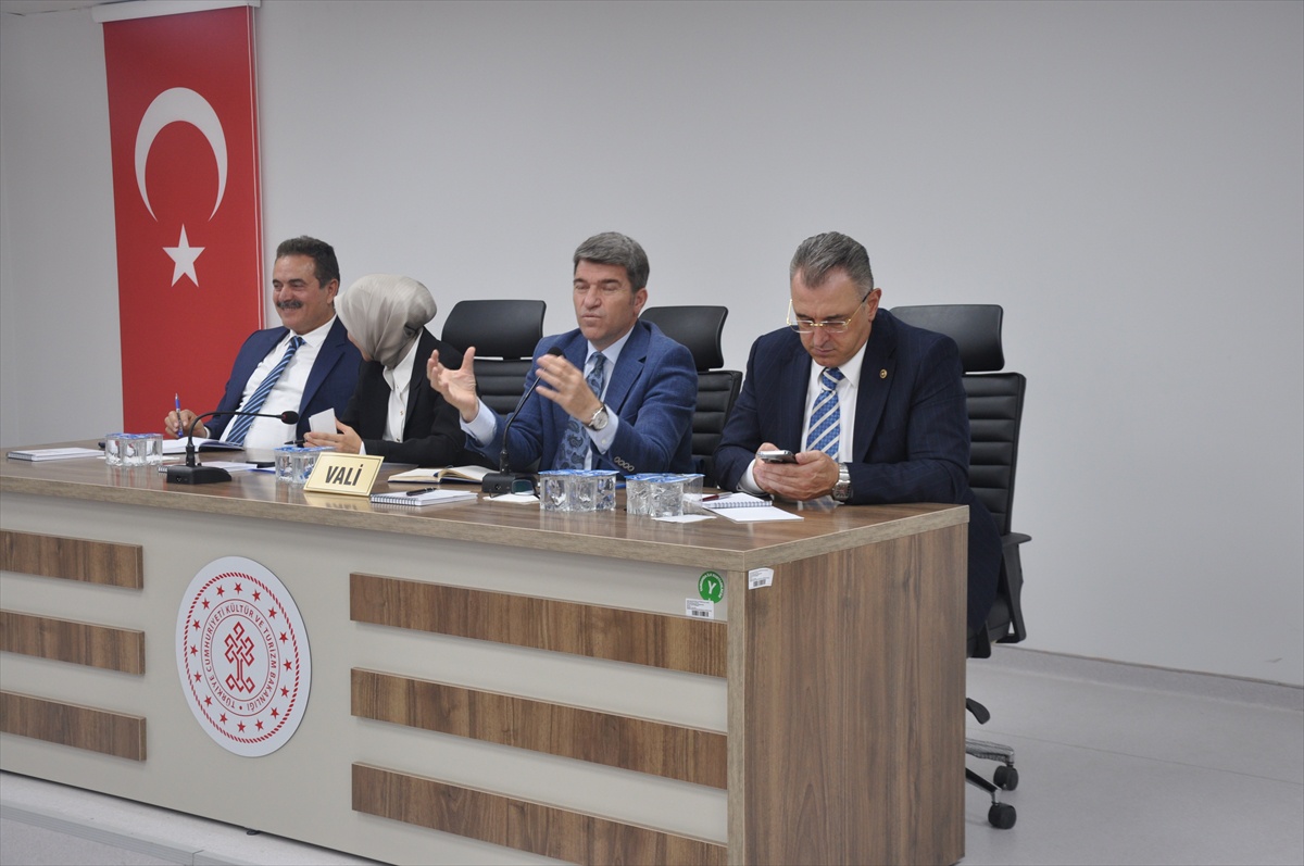 Amasya Valisi Bakan, Gümüşhacıköy\'de muhtarlara talepleri için söz verdi