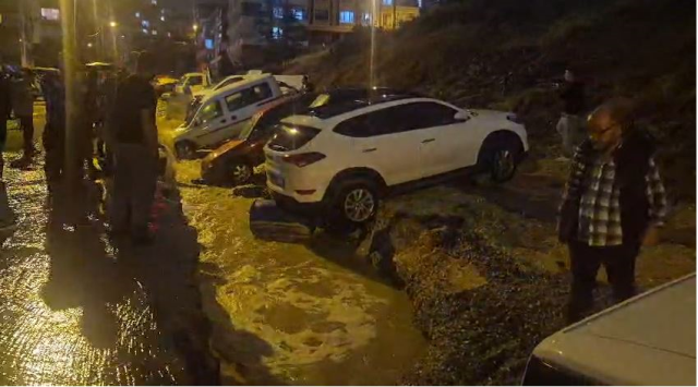 Ankara'da sağanak hayatı olumsuz etkiledi: Keçiören'de çöken yol araçları yuttu