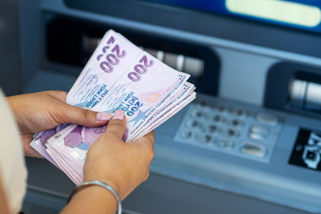 ATM'lerde bir devir kapanıyor!