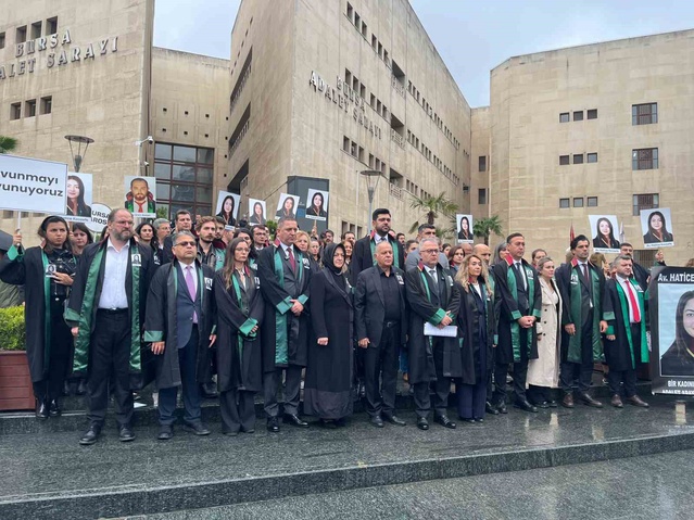 Bursa'da avukatlar, Hatice Kocaefe cinayet davasında ilk duruşma öncesi toplandı