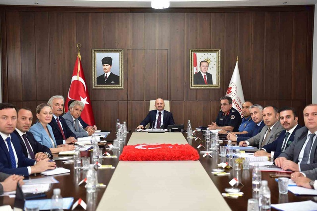 Aydın'da eğitim güvenliği toplantısında servis denetimleri ele alındı